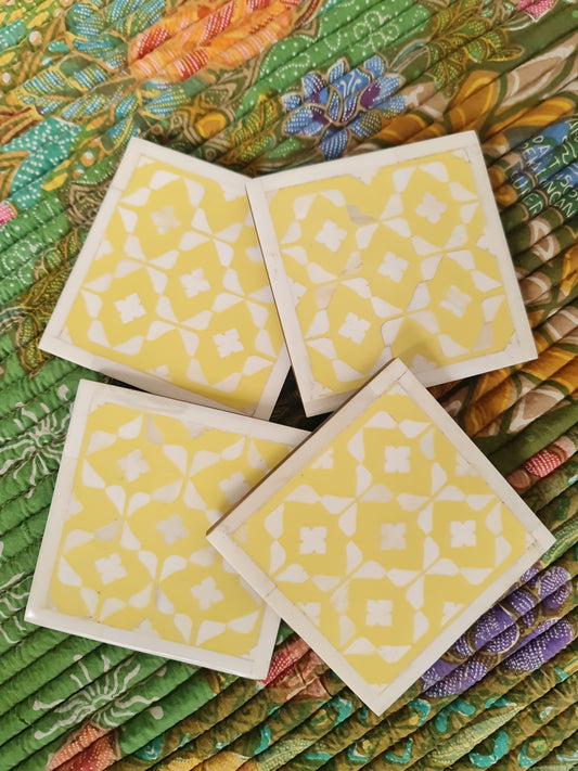 Coasters BHARU Bone in Lay Square in Yellow